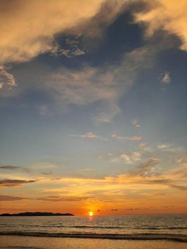 a sunset on the beach with the sun setting at Marianne's Guest House in New Agutaya
