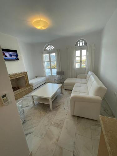Χώρος καθιστικού στο Amedi Villas Tinos