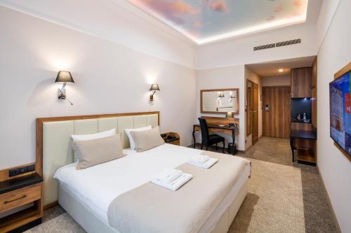 Katil atau katil-katil dalam bilik di Sky Hotel Kraków