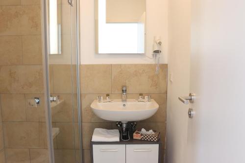 Ein Badezimmer in der Unterkunft Motel Bergtheim - Self Check-in