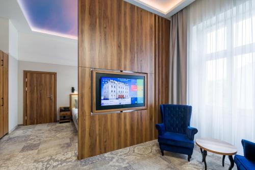 Televisyen dan/atau pusat hiburan di Sky Hotel Kraków