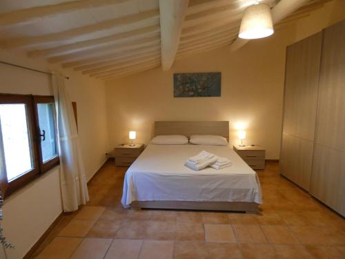 a bedroom with a bed with two towels on it at SCAPPO IN UMBRIA, la casa di Giuliana in Lugnano in Teverina