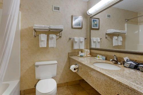 Un baño de Quality Inn Harrison North