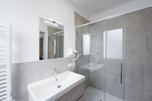 a white bathroom with a sink and a shower at Boutique Hotel Nuovo Cason in Cavallino-Treporti