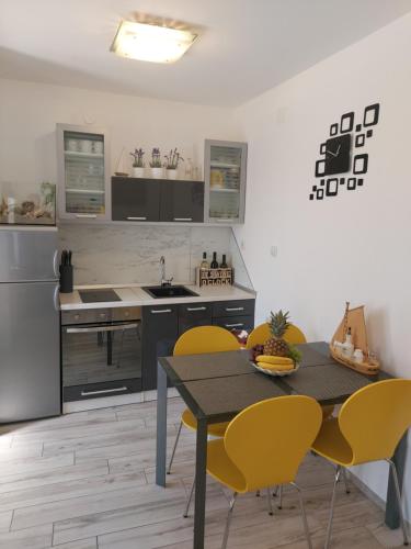 Apartmant Bionda Novi Vinodolski, cozy and nice apartment for 4 people in the city center