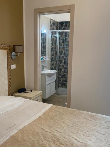 Kylpyhuone majoituspaikassa Park Hotel Castello