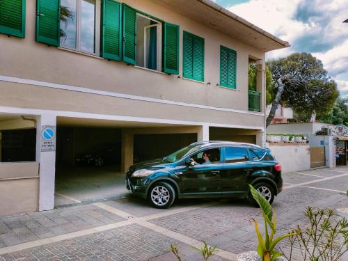 Bed & Parking Cecina Rooms – Photos 2
