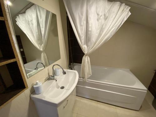 Gallery image of Aloft House in Kutaisi