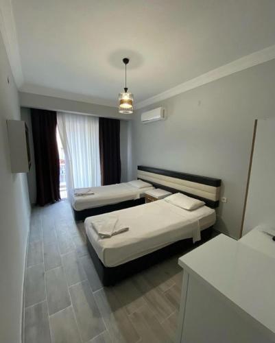 a hotel room with two beds in a room at Günaydın Otel Alanya in Alanya