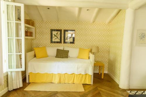 a bedroom with a bed with yellow pillows on it at TW Guaimbê Exclusive Suítes in Ilhabela