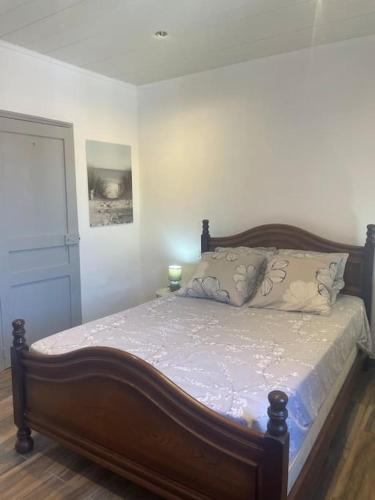 a bedroom with a bed with a wooden frame at Coucher de soleil en Camargue in Salin-de-Giraud