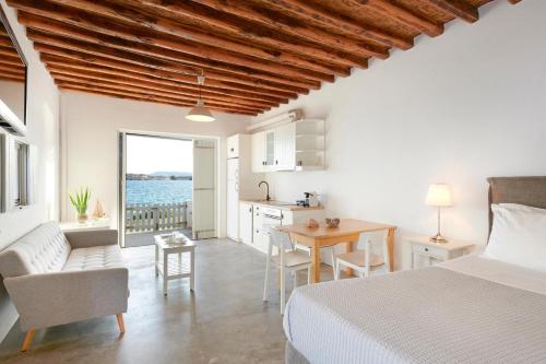 Ένα ή περισσότερα κρεβάτια σε δωμάτιο στο Thalassa Beach House