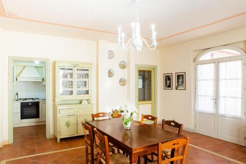 a kitchen and dining room with a table and chairs at San Giovanni al Monte in Collazzone