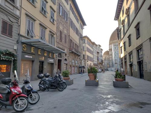 Big apartment a stone's throw from the Duomo