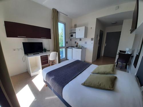 Gallery image of Neoresid - R&eacute;sidence Lille-Lambret in Lille