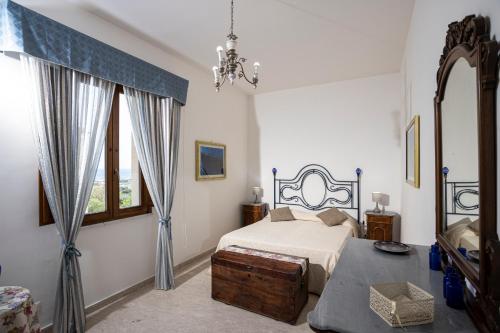 Un pat sau paturi într-o cameră la Villa Fontana