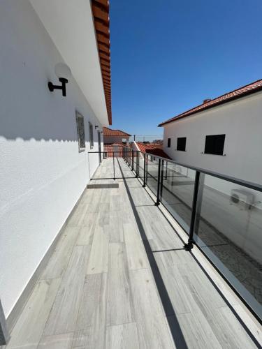 - une vue sur le toit d'un bâtiment dans l'établissement O Cantinho, à Benavente