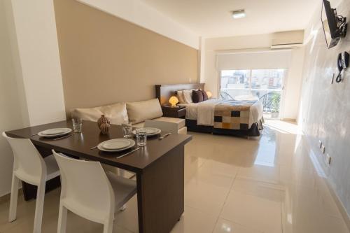 a living room with a dining table and a bedroom at Isi Baires Alquiler Temporario in Buenos Aires