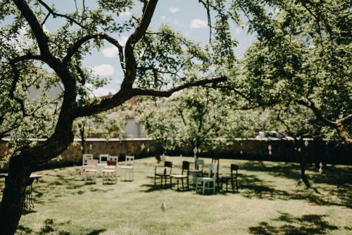 Historic Farmhouse Kojeticeにある庭