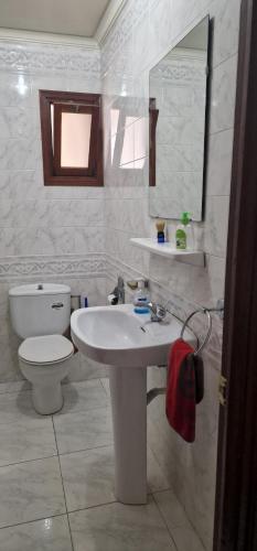 Vannas istaba naktsmītnē Appartement quiet sympa Rabat