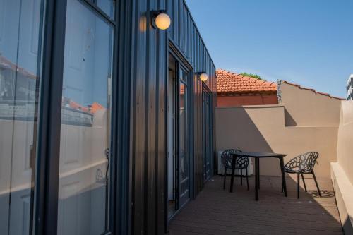 Spacious Studio w/ Balcony & AC by LovelyStay
