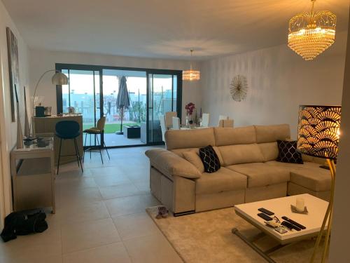 CASA CASU NEW STUNNING 3 BED RAISED GROUND FLOOR APARTMENT & HUGE BALCONY WITH SEA POOL & MOUNTAIN VIEW INDOOR & OUTDOOR SWIMMING POOLS & GYM WALKING DISTANCE TO BEACH PORT Estepona TRAVELLER AWARD 2023