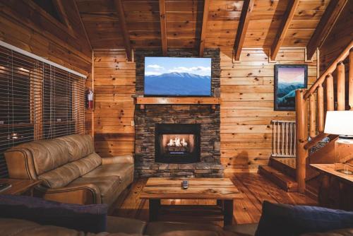 Bear Down with Hot Tub, Pool Table, Arcade Games – Photos 2