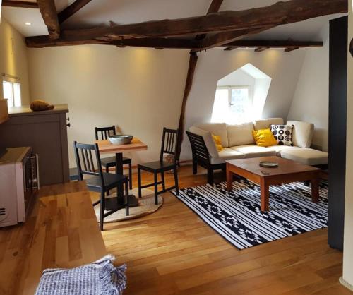 a living room with a couch and a table at Der kleine Globetrotter in Monschau