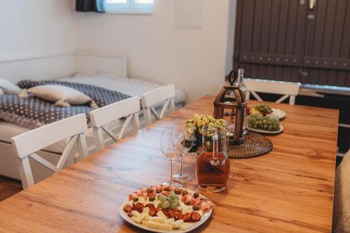 a long wooden table with a plate of food on it at Vinný sklep Rozárka in Drnholec