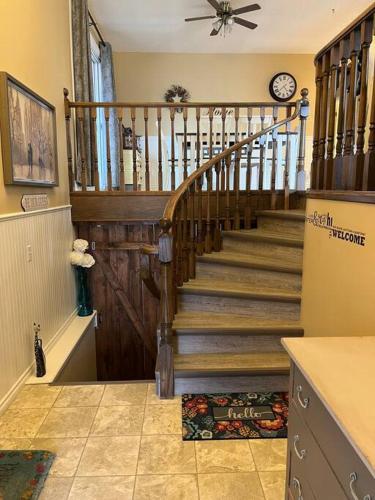 レスブリッジにあるMain Floor Bright & Spacious Apartmentのギャラリーの写真