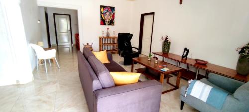 Χώρος καθιστικού στο Dulaa Deema Residence Brufut Heights