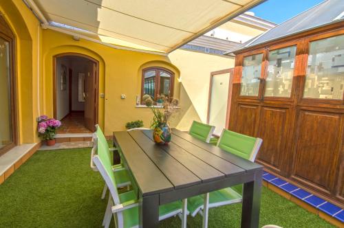 Patio alebo iná vonkajšia časť ubytovania Ático San Juan, Apartamentos Living Sur