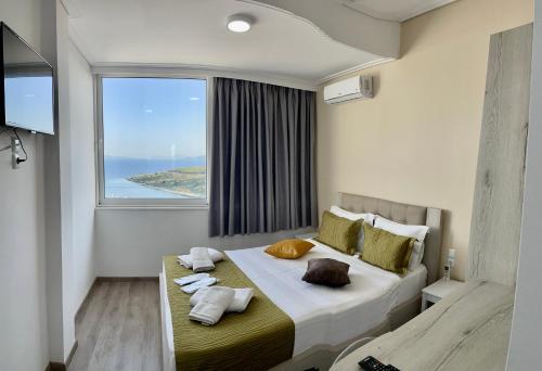 Una cama o camas en una habitación de Relax Mea Hotel