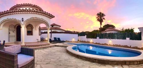 Gallery image of Villa Sonrisa de Oro - private swimming pool in Miami Platja