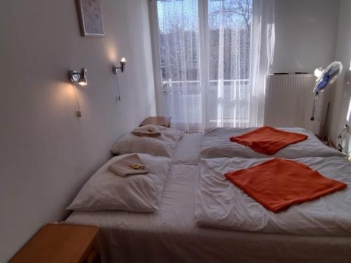 Posteľ alebo postele v izbe v ubytovaní HannaH - Relax dom pod orechom - 2i rodinné štúdio so zdieľanou kuchyňou