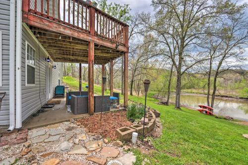 Galeriebild der Unterkunft Stargaze Lakefront Home with Deck, Boat Dock! in Camdenton