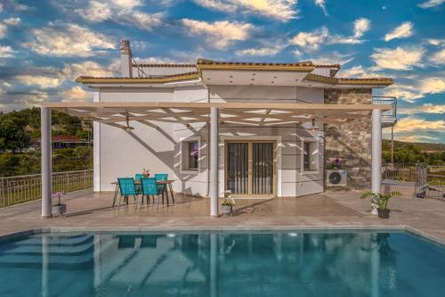Gallery image of Villa Guesto with Private Pool in Anafonítria