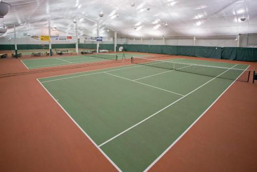 Tenis a/nebo squash v ubytování Club Wyndham Resort at Fairfield Glade nebo okolí