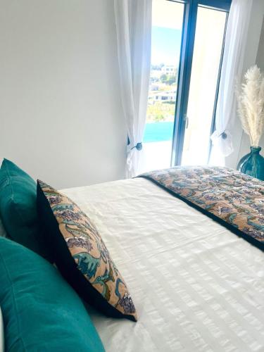 Ένα ή περισσότερα κρεβάτια σε δωμάτιο στο EXCEPTIONNELLE VILLA Proche d'AJACCIO et PORTICCIO