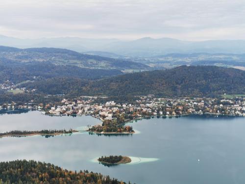 an aerial view of a small island in a lake at Ferienparadies Gutounik in Pörtschach am Wörthersee