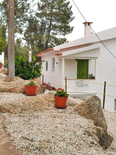 Το κτήριο όπου στεγάζεται  η παραθεριστική κατοικία