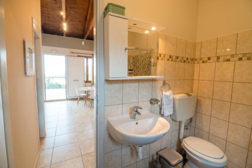 A bathroom at Ntamari Apartments
