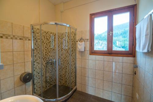 A bathroom at Ntamari Apartments