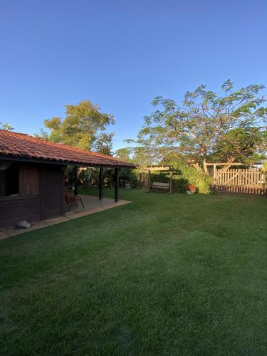 a yard with a pavilion and a picnic table in it at Casa Flamboyant in Chapada dos Guimarães