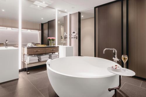 A bathroom at The Langham, Gold Coast and Jewel Residences