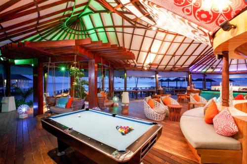 Posezení v ubytování The Centara Collection, Machchafushi Island Resort & Spa Maldives - 30 percent discount on transfers for min 4 nights stay and more, valid for reservations between 11th Feb till 22 Dec 2025