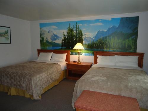Llit o llits en una habitació de Westmount Motel