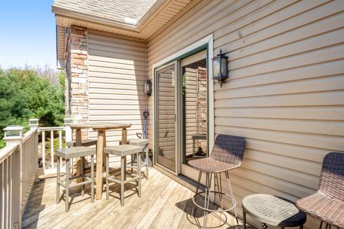 a patio with chairs and a table on a deck at Kelto Kabin in Lake Harmony