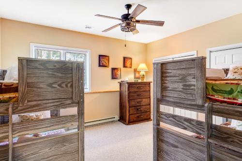 a bedroom with two bunk beds and a ceiling fan at Kelto Kabin in Lake Harmony