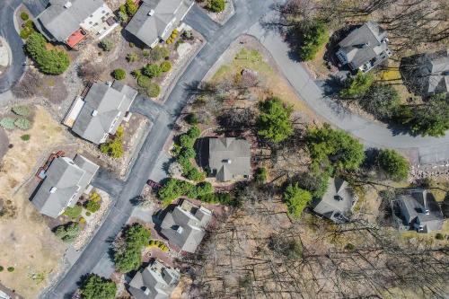 an overhead view of a residential neighborhood with houses at Kelto Kabin in Lake Harmony